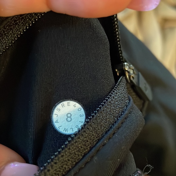 Lululemon Speed Up Shorts 2.5 - Picture 4 of 7